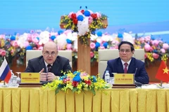 Dialogue entre les PM vietnamien et russe et les entreprises