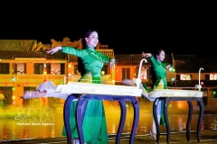« Ký ức Hội An » – un spectacle artistique immersif haut en couleurs, présenté sur une scène en plein air de 25.000 m², mobilisant près de 500 artistes et combinant de multiples formes d’expression artistique. Photo : VNA
