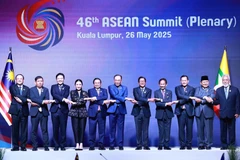 Les dirigeants lors de la session plénière du 46e sommet de l'ASEAN à Kuala Lumpur le 26 mai (Photo : VNA)