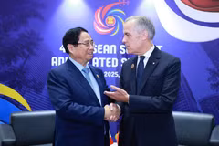 e Premier ministre Pham Minh Chinh et son homologue canadien Mark Carney. Photo : VNA