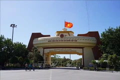 e poste-frontière international de Lao Bảo joue un rôle clé au sein de la zone économique et commerciale du corridor économique Est-Ouest, constituant une porte d’entrée majeure des échanges entre le Vietnam et le Laos. Photo : VNA