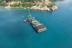 La zone spéciale de Con Dao peut désormais utiliser l'électricité du réseau national, limitant ainsi l'utilisation de sources d'énergie diesel. - (Photo plo.vn)