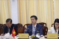 Le secrétaire du Comité municipal du Parti, Lê Quang Tung lors de la rencontre. Photo : VNA