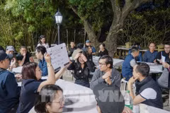 Lors de la rencontre thématique intitulée « Étudier et suivre l’exemple moral du Président Hô Chi Minh ». Photo : VNA