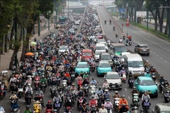 Le nombre de voitures électriques à Hô Chi Minh-Ville augmente, contribuant à la réduction de la pollution environnementale liée aux émissions. Photo : VNA