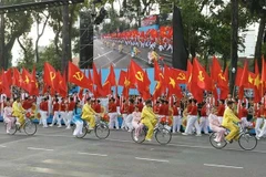 Performances artistiques d'artistes de Ho Chi Minh-Ville (Photo : VNA)