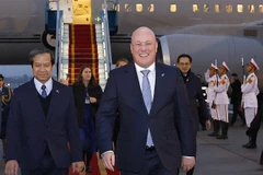 Le Premier ministre néo-zélandais Christopher Luxon (droite) est arrivé à Hanoï dans l'après-midi du 25 février, entamant sa visite officielle au Vietnam et sa participation au 2e Forum sur l’avenir de l'ASEAN (AFF) du 25 au 28 février. Photo ; VNA