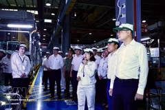 Une délégation de la province de Phu Tho visite la chaîne de production de Honda Vietnam. (Photo : VNA)