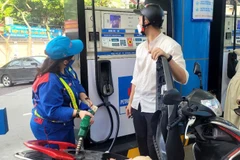 Un point de vente de carburant à Hanoï. Photo : Vietnamplus