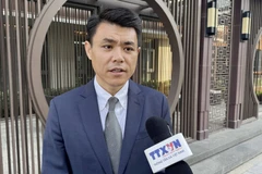 Wei Wei, directeur du département de langue vietnamienne du China Media Group, s'entretient avec un correspondant de VNA. (Photo : VNA)