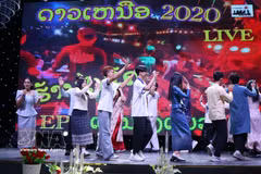 Un numéro artistique des jeunes Vietnamiens d'outre-mer lors d'un programme d'échanges consacré à la langue vietnamienne. Photo / VNA