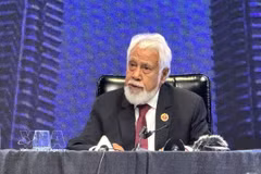 Le Premier ministre du Timor-Leste, Kay Rala Xanana Gusmão (au centre), lors d’une conférence de presse. Photo : VNA