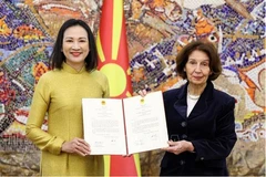 L’ambassadrice Nguyên Thi Minh Nguyêt a présenté, le 4 décembre, au Palais présidentiel de Macédoine du Nord, ses lettres de créance du président vietnamien Luong Cuong à la présidente Gordana Siljanovska-Davkova. Photo: VNA
