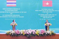 Le Premier ministre Pham Minh Chinh et la Première ministre thaïlandaise Paetongtarn Shinawatra. Photo : VNA