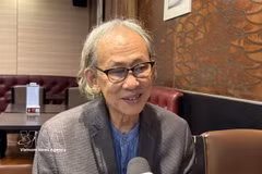 Le chercheur thaïlandais Kavi Chongkittavorn, expert de premier plan des questions régionales, lors d’un entretien accordé au correspondant de la VNA à Bangkok. Photo : VNA
