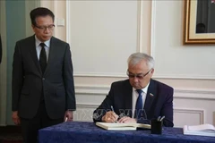 Des amis internationaux rendent un dernier hommage à l'ancien président Tran Duc Luong