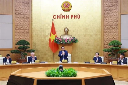 Le Premier ministre Pham Minh Chinh préside le 6 décembre la réunion gouvernementale périodique du mois de novembre 2025. Photo: VNA