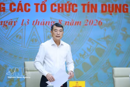 Le Premier ministre Le Minh Hung lors d’une réunion avec la Banque d’État du Vietnam et les établissements de crédit. Photo : VNA