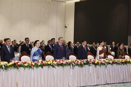 Les délégués lors du banquet. Photo: VNA