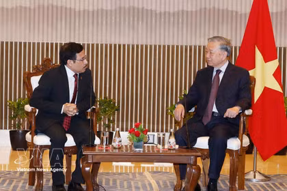 Le dirigeant To Lam et Arun Kumar Singh, président de l'ONGC. Photo : VNA