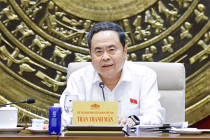 Le président de l’Assemblée nationale, Tran Thanh Man, également chef du Comité de pilotage chargé de la révision générale du système des textes juridiques normatifs. Photo: VNA