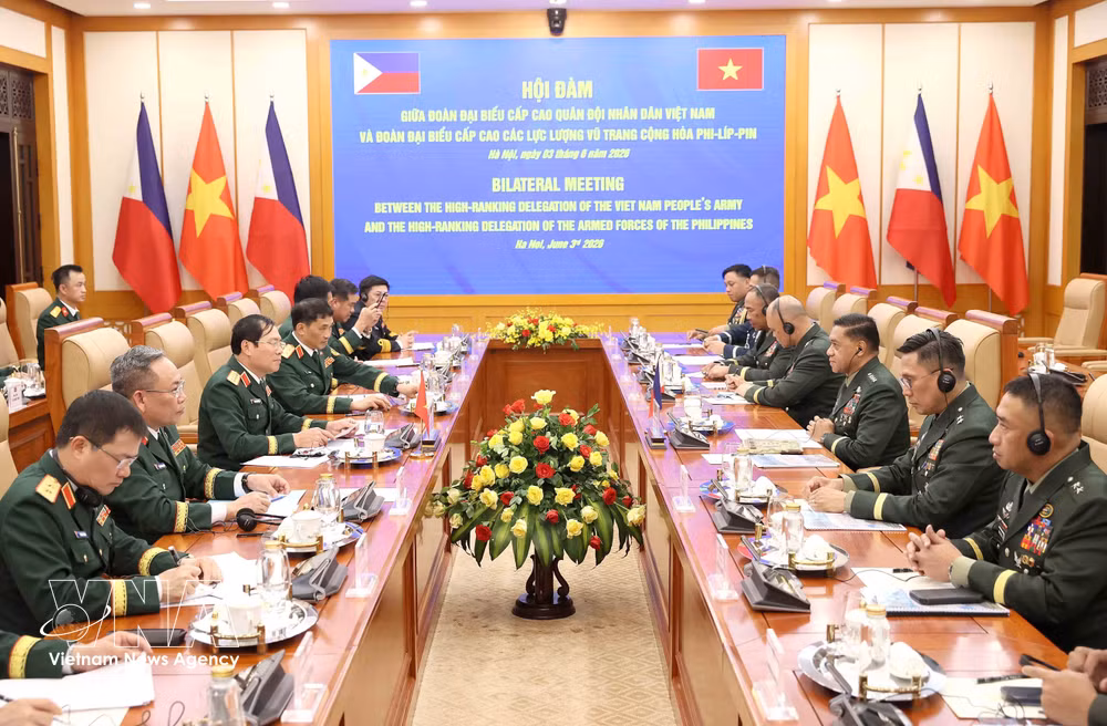 vnanet-potal-le-don-chinh-thuc-dai-tuong-romeo-brawner-junior-tham-muu-truong-luc-luong-vu-trang-philippines-8802809.jpg