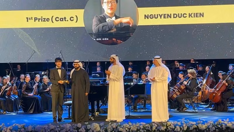 nguyen-duc-kien-nhan-giai-nhat-cuoc-thi-piano-quoc-te-fujairah-lan-thu-6-tai-cac-tieu-vuong-quoc-a-rap-thong-nhat-uaenhandanvn.jpg
