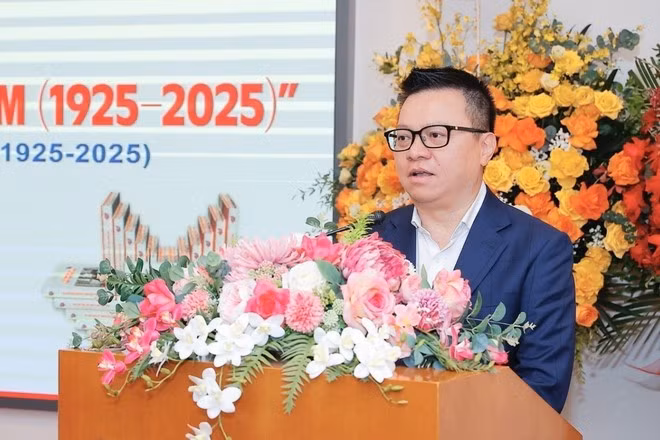 vna-potal-le-ra-mat-sach-anh-100-nam-bao-chi-cach-mang-viet-nam-1025-2025-8083142.jpg
