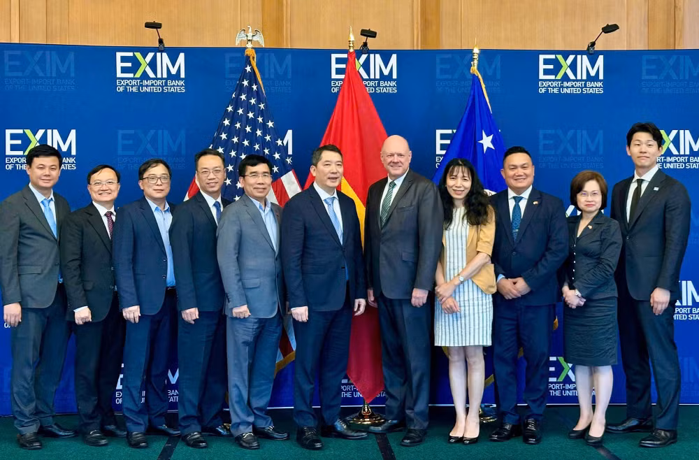 luu-niem-eximbank.jpg