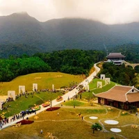 L’itinéraire « Sur les traces du roi bouddha» mène les visiteurs aux sites liés à la vie et à l'oeuvre du roi bouddha Trân Nhân Tông, fondateur du courant zen de Truc Lâm Yên Tu. Photo : dulichbacgiang.gov.vn