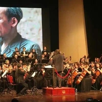 Concert commémorant le 107e anniversaire de l’indépendance de l’Azerbaïdjan, à l’Opéra de Hanoi, le 26 mai. Photo : NDEL