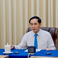 Le vice-Premier ministre et ministre des Affaires étrangères, Bui Thanh Son, lors de son entretien téléphonique avec le ministre allemand des Affaires étrangères, Johann Wadephul, le 2 juin. Photo : VNA