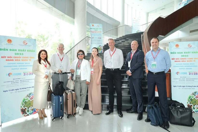 La délégation du port de Göteborg lors de la Vietnam International Sourcing Fair 2023. Photo : congthuong.vn vietnam-international-sourcing-fair-2023.jpg