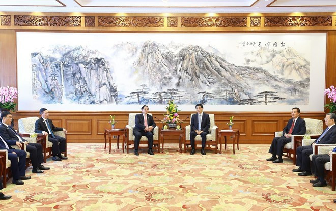 pham-minh-chinh-wang-huning-vna.jpg
