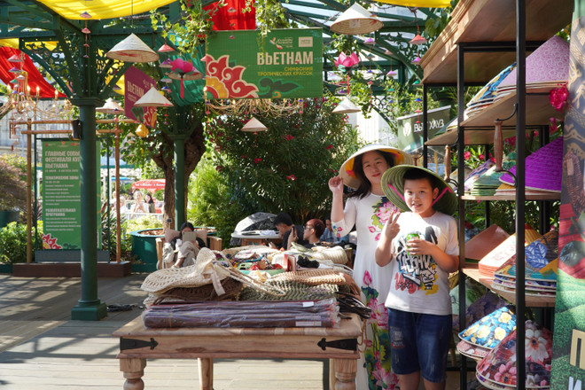 Des stands au Festival culturel du Vietnam à Moscou. Photo: VNA festival-culturel-du-vietnam-stands.jpg