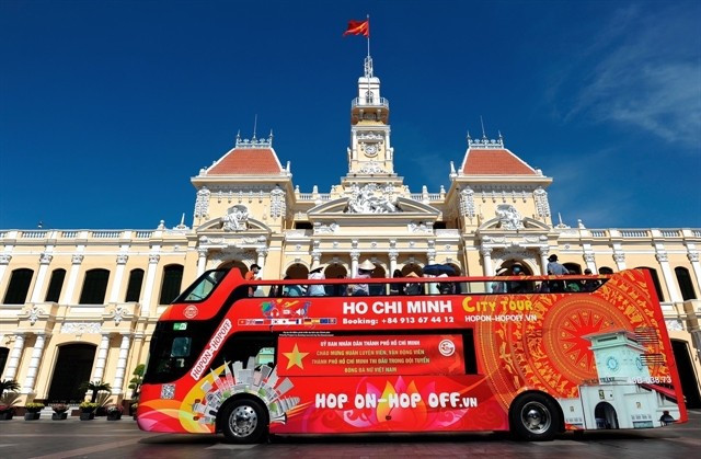 Des bus touristiques à Hô Chi Minh-Ville. Photo: tphcm.chinhphu.vn des-bus-touristiques-a-ho-chi-minh-ville.jpg