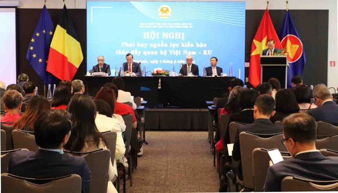 Conférence sur la mobilisation des ressources de la diaspora pour renforcer les relations Vietnam-UE. Photo : VNA conference-sur-la-mobilisation-des-ressources-de-la-diaspora-pour-renforcer-les-relations-vietnam-ue.png