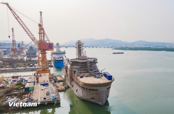 L’Eurl de construction navale Ha Long collabore avec le groupe néerlandais Damen pour la construction de navires de service pour l’énergie éolienne offshore. Photo : VietnamPlus ha-long-shipbuilding-co-ltd.jpg