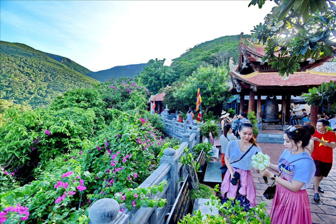Touristes à Côn Dao. Photo: VNA touristes-a-con-dao.jpg