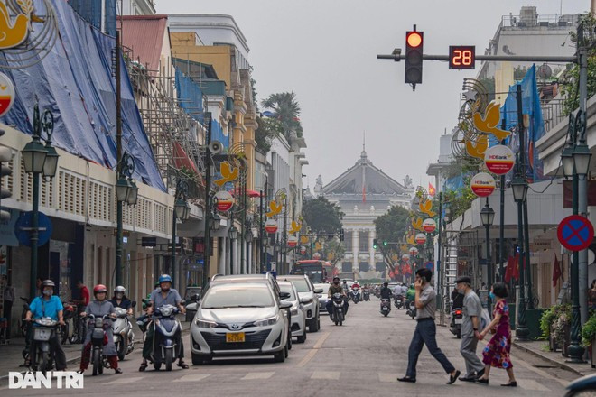 dans-la-rue-trang-tien.jpg