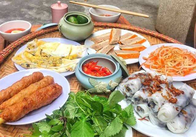 Rouleaux de riz Thanh Trì, accompagnés de pâte de porc frite, un plat populaire auprès des gourmets. Photo : banhcuonthanhtri.vn rouleaux-de-riz-thanh-tri.jpg