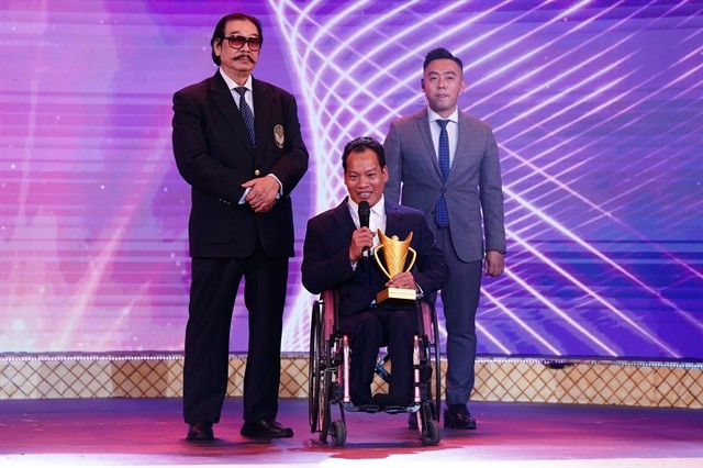 Le powerlifter Lê Van Công fait un doublé avec le meilleur athlète handicapé et l’athlète le plus préféré de l’année. Photo : Vietcontent le-van-cong.jpg