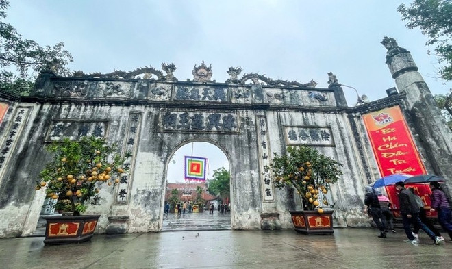 L'entrée du temple Kiêp Bac dédié au célèbre général Trân Hung Dao. Photo: VOV temple-kiep-bac.jpg