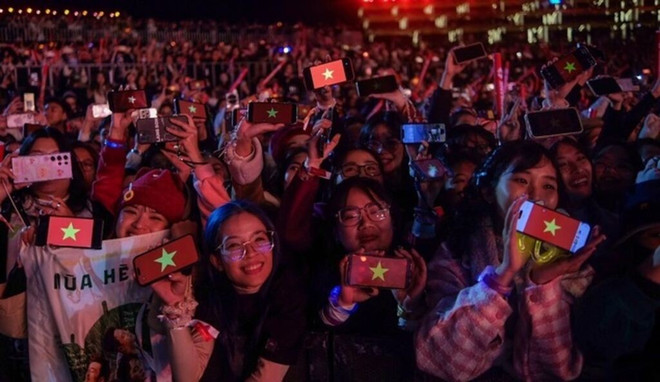 La foule au concert "Anh trai vuot ngàn chông gai" à Hung Yên. Photo : CTV foule-au-concert.jpg