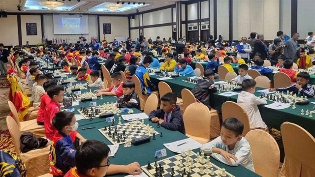 Les joueurs s’affronteront en rapide et en blitz pendant le reste du tournoi. Photo : Fédération des échecs du Vietnam echecs-rapides-et-blitz.jpg