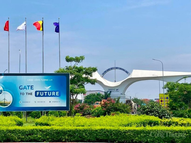 Les parcs industriels DEEP C font partie des rares au Vietnam à utiliser l’énergie renouvelable issue du vent pour la production industrielle. Photo: congthuong.vn zone-industrielle-ecologique-deep-c.jpg