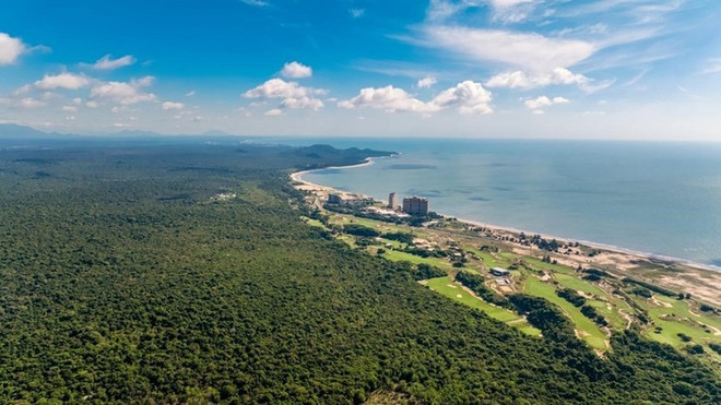 Vue aérienne de la nature préservée de Hô Tràm. Photo: vneconomy.vn nature-preservee-de-ho-tram.jpg