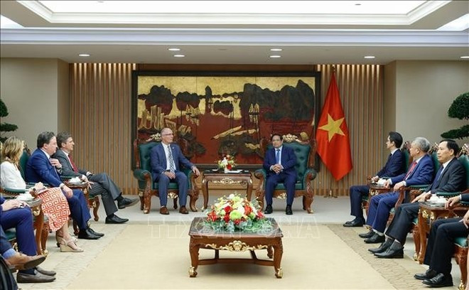 Le Premier ministre Pham Minh Chinh recevant la délégation bipartite de la Chambre des représentants des États-Unis, à Hanoi, le 28 mai. Photo : VNA pham-minh-chinh-john-moolenaar-vna.jpg