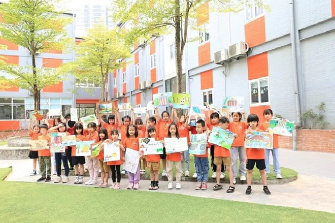 Le concours « La vivacité du Vietnam » a suscité un grand intérêt parmi les élèves de l’école Alpha, Hanoi. Photo : Comité d'organisation ecole-alpha.jpg