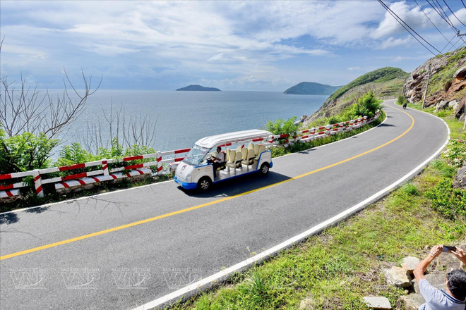 La voie vers le centre du district de Côn Dao. Photo: VNP la-voie-reliant-au-centre-du-district-de-con-dao.jpg